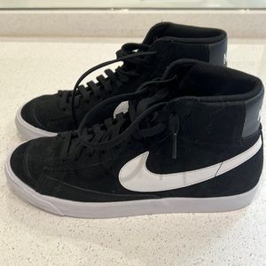 Nike suede hightops excellent condition